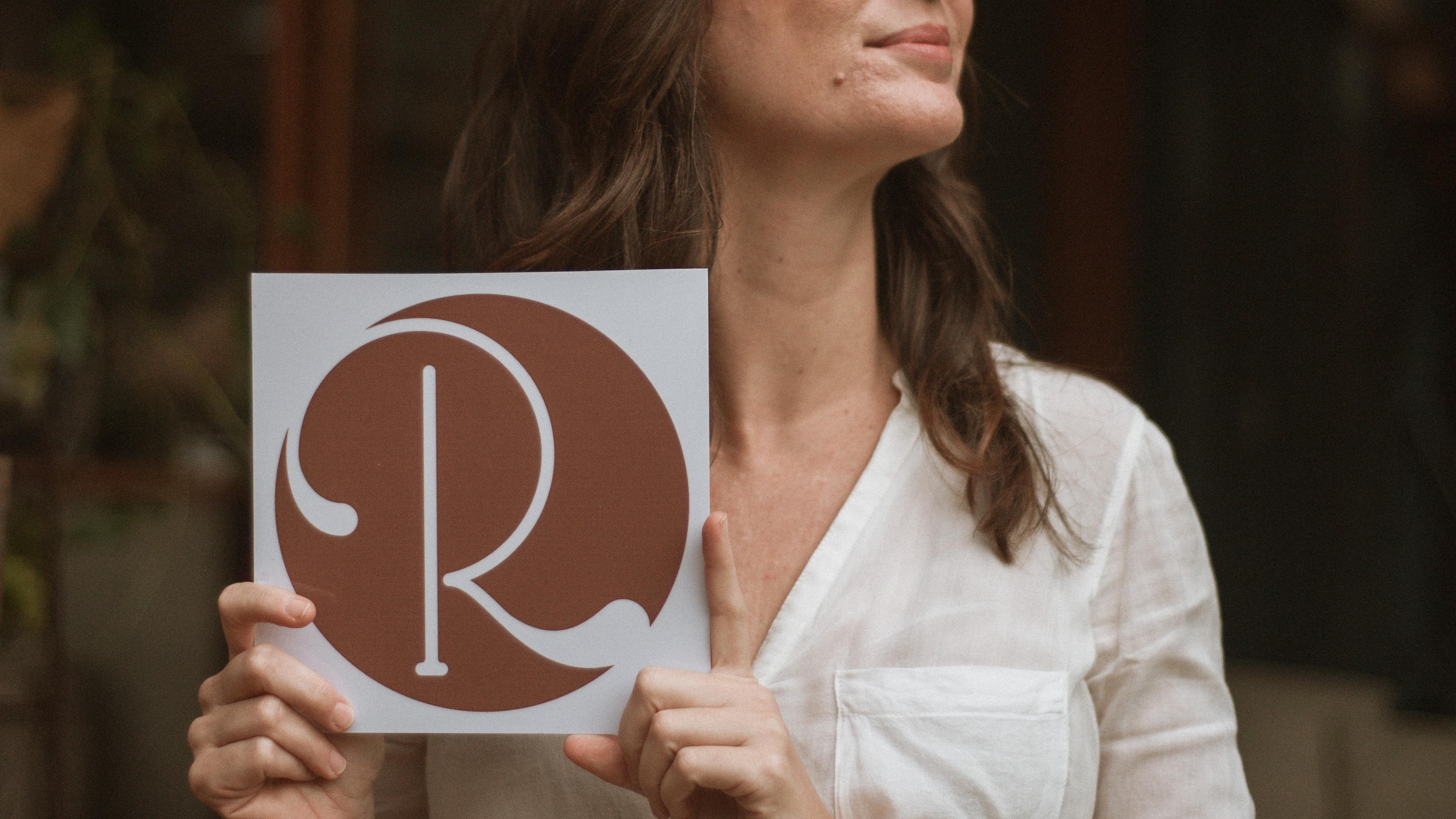 Retrato com logo marca